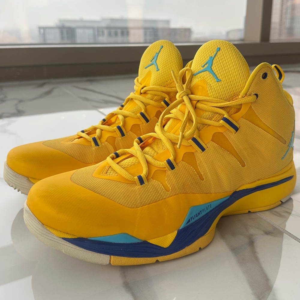 Jordan Super.Fly 2
Color: Varsity Maize/Gamma Blue-Came Royal-White - Picture 6 of 14